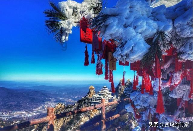 专注于一个学校两个旗杆（一个在校门口，一个在操场，相隔很远）可以同时挂着两面中华人民共和国国旗吗?的知识分享平台